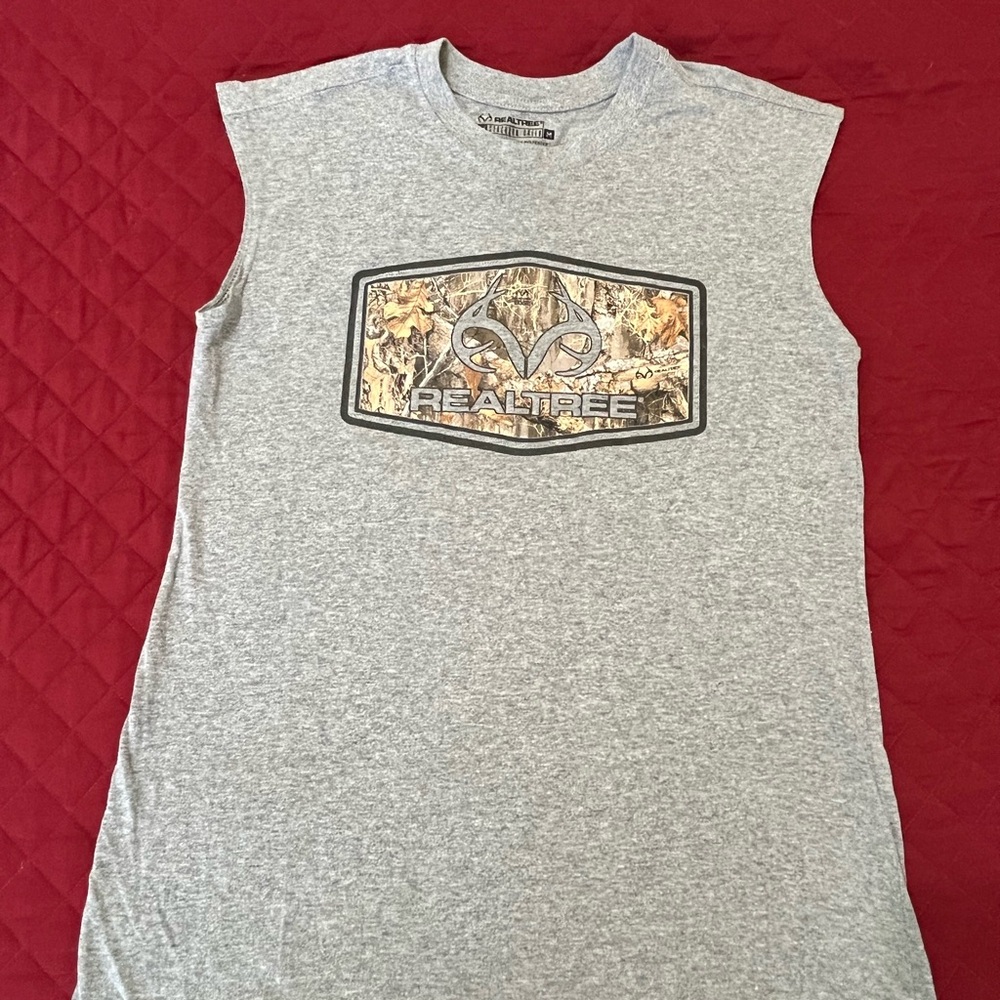 Realtree Heather Gray Camo Logo Sleeveless Tee